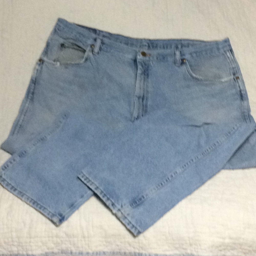 Wranglers Blue Jeans Size 42 inseam 30.  M138